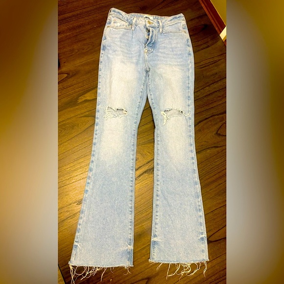 Forever 21 Denim - Forever 21 Mid Rise Flared Jeans. Size 27
